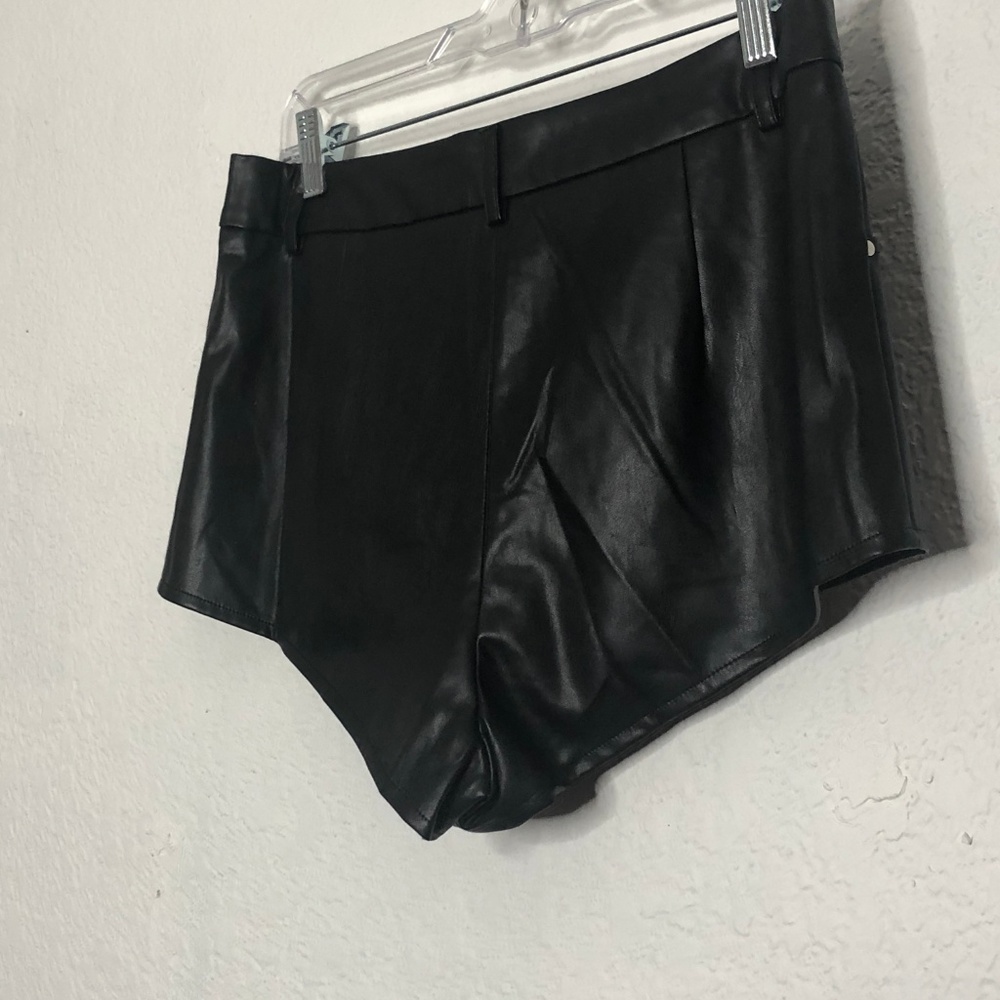 Nasty Gal black faux leather sexy shorts - Picture 4 of 7